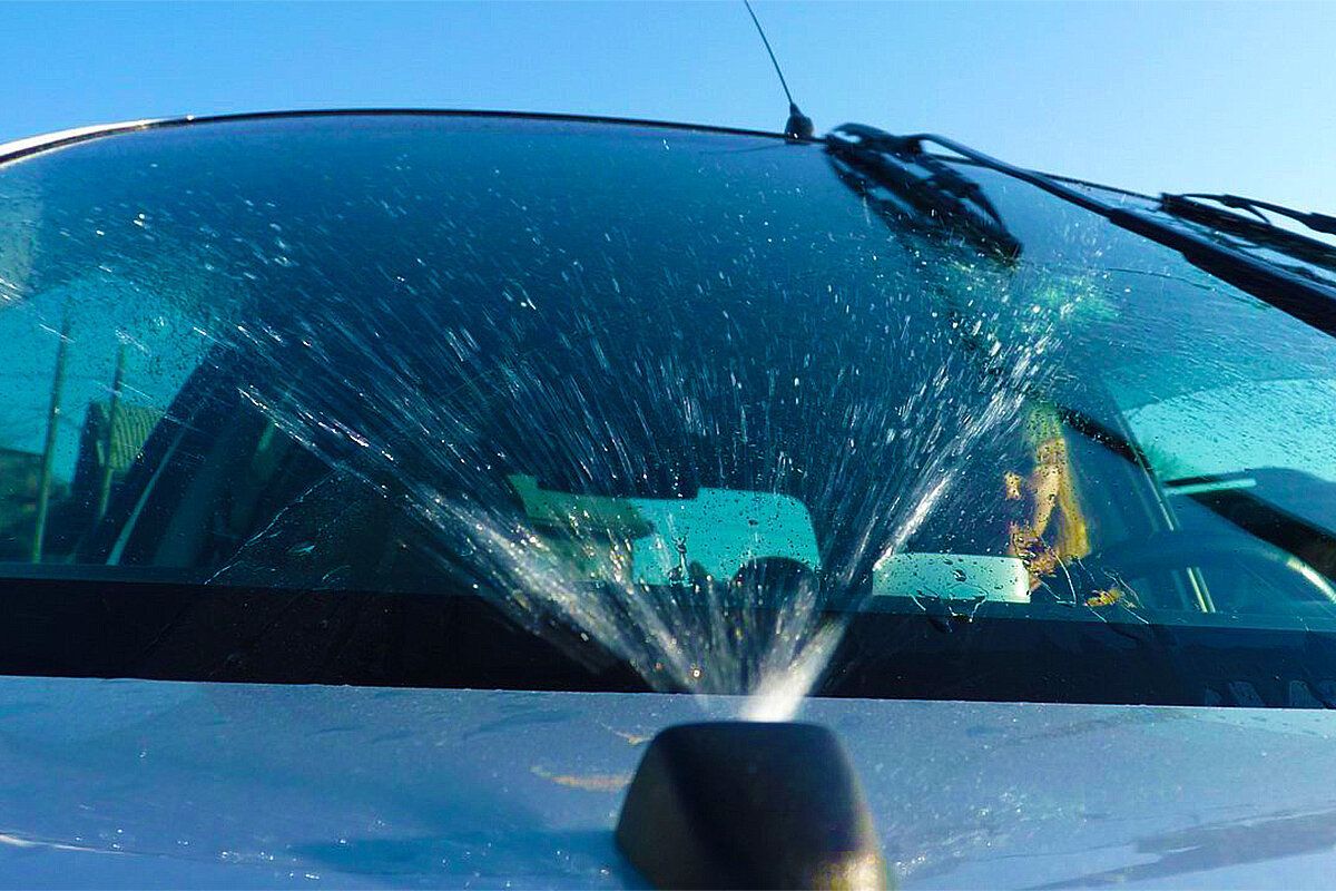 Čišćenje metlica brisača krpom