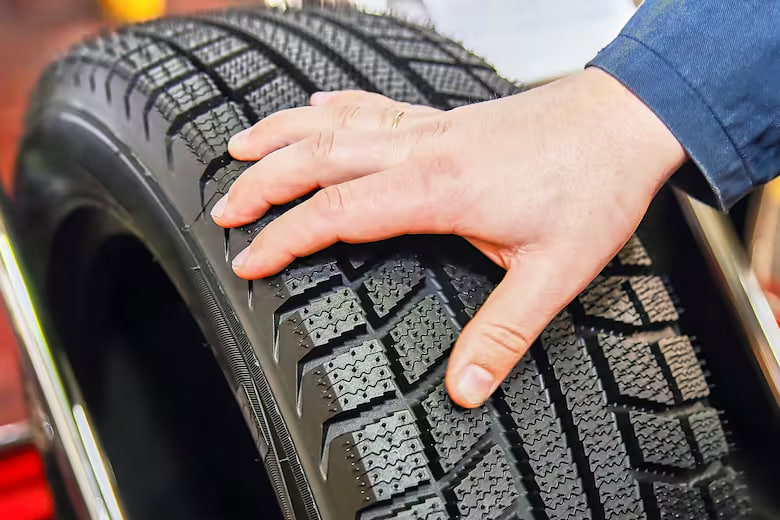 Provera stanja auto guma na putu