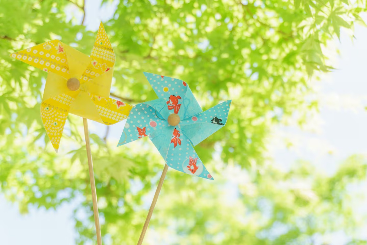 Ukrasne vetrenjače u bašti kao zaštita od štetočina