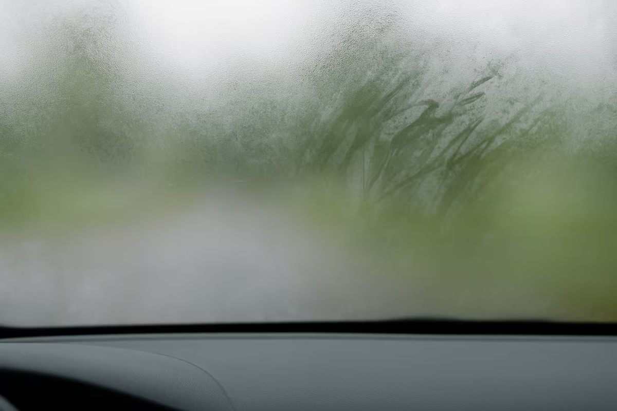 Zamagljena stakla automobila zimi