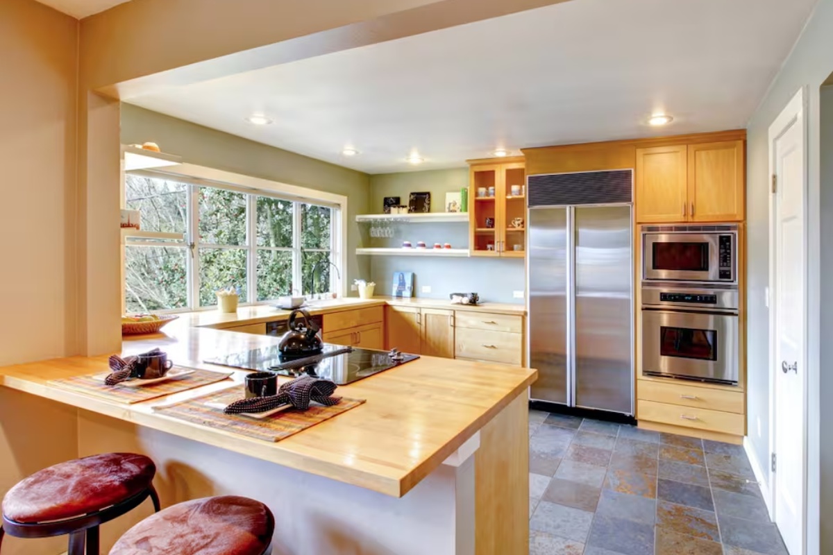 Moderna kuhinja sa integrisanim šankom umesto stola