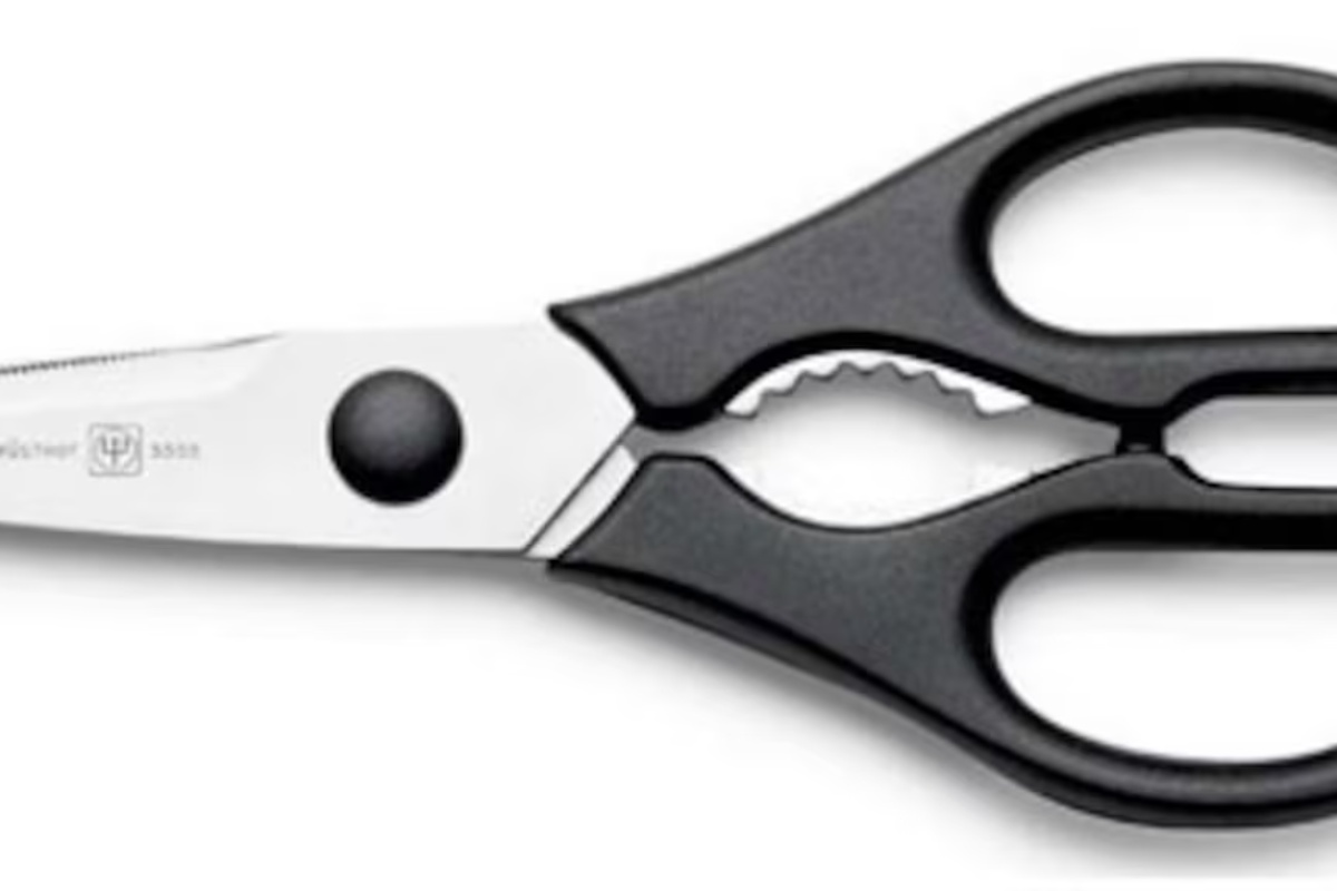 Upotreba zubaca na makazama za krckanje oraha