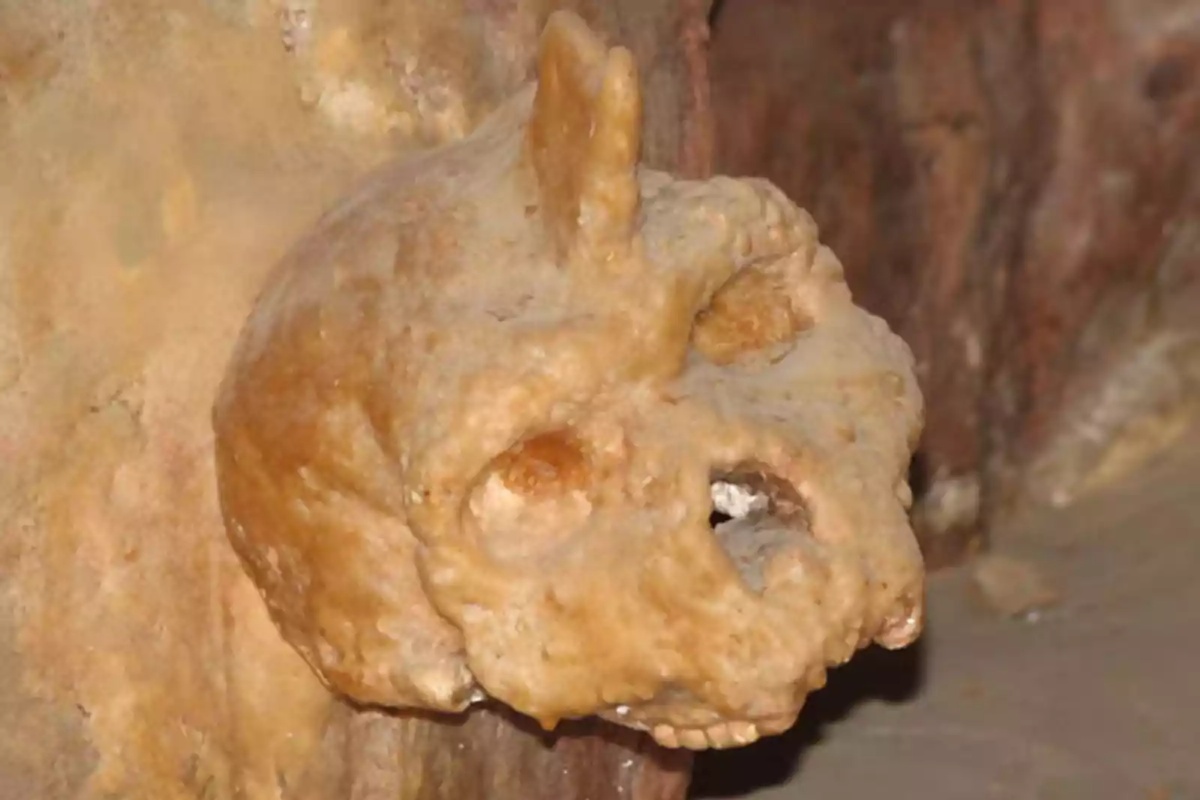 Unutrašnjost pećine Petralona gde je pronađen misteriozni fosil