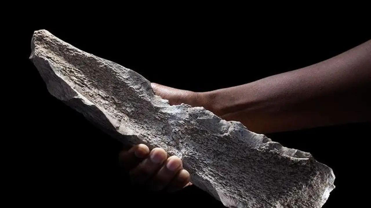 Koštani čekić korišten u donjem paleolitiku.