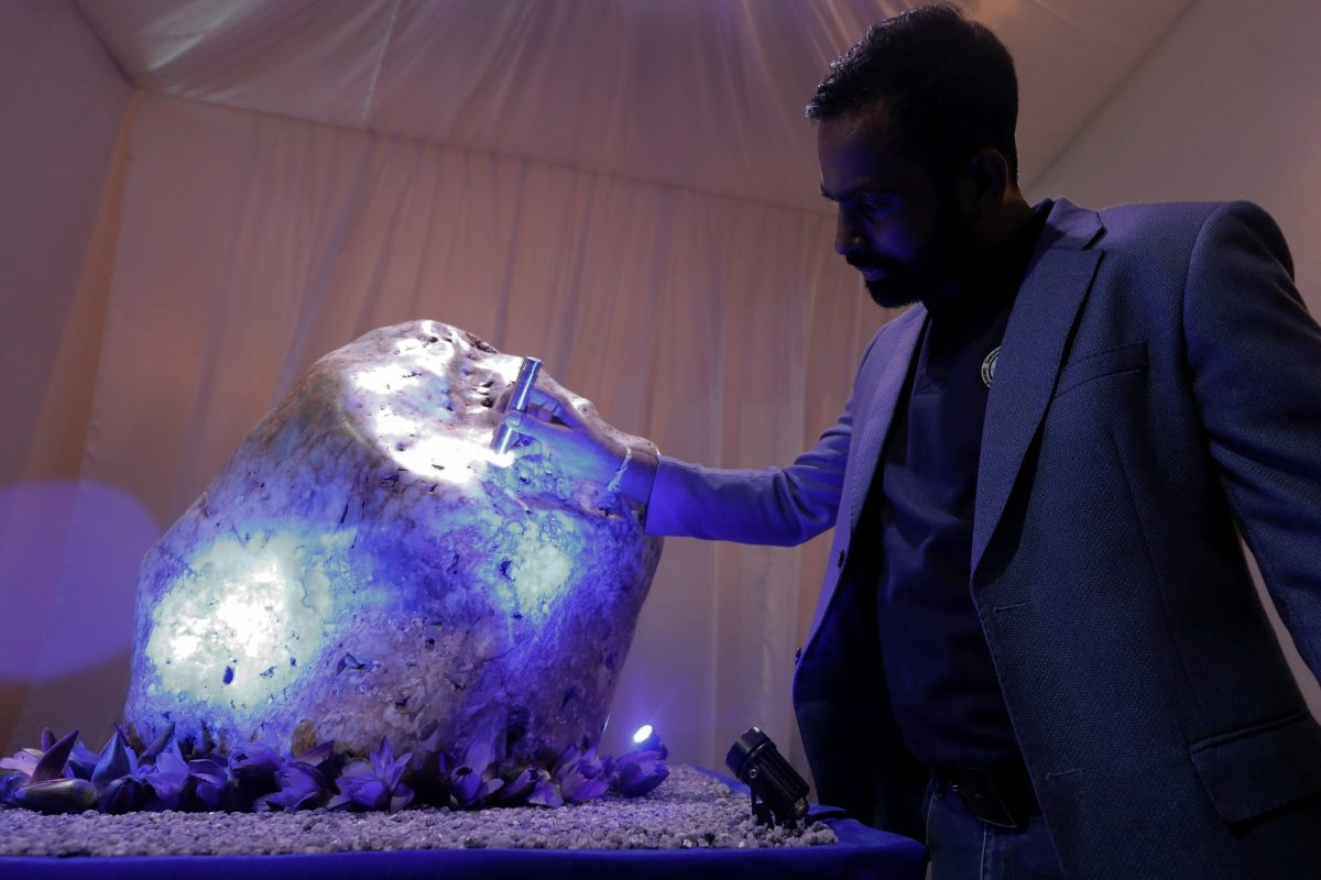 Otkriven je najveći safir na svijetu, a sada se vode sporovi oko toga tko će naslijediti bogatstvo koje predstavlja.