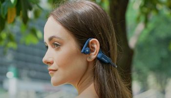 Scurgerile de informații conturează dispozitivul fizic OpenAI: căști care se fixează în spatele urechilor.