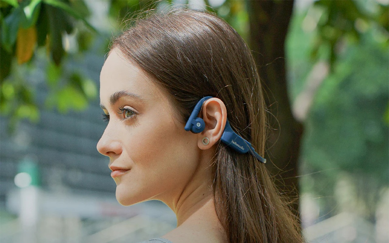 Scurgerile de informații conturează dispozitivul fizic OpenAI: căști care se fixează în spatele urechilor.