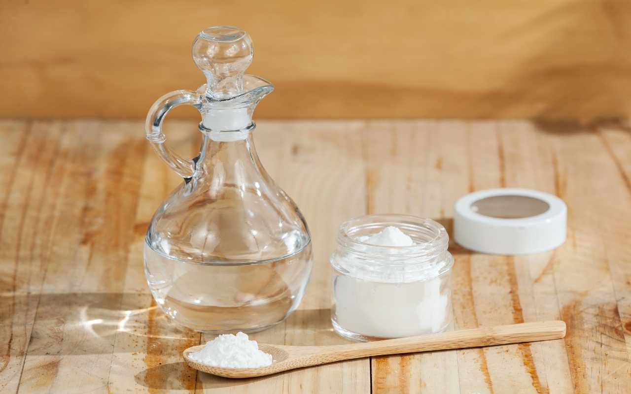 Amestecarea bicarbonatului de sodiu cu peroxidul de hidrogen: de ce este necesar și de ce este recomandat.