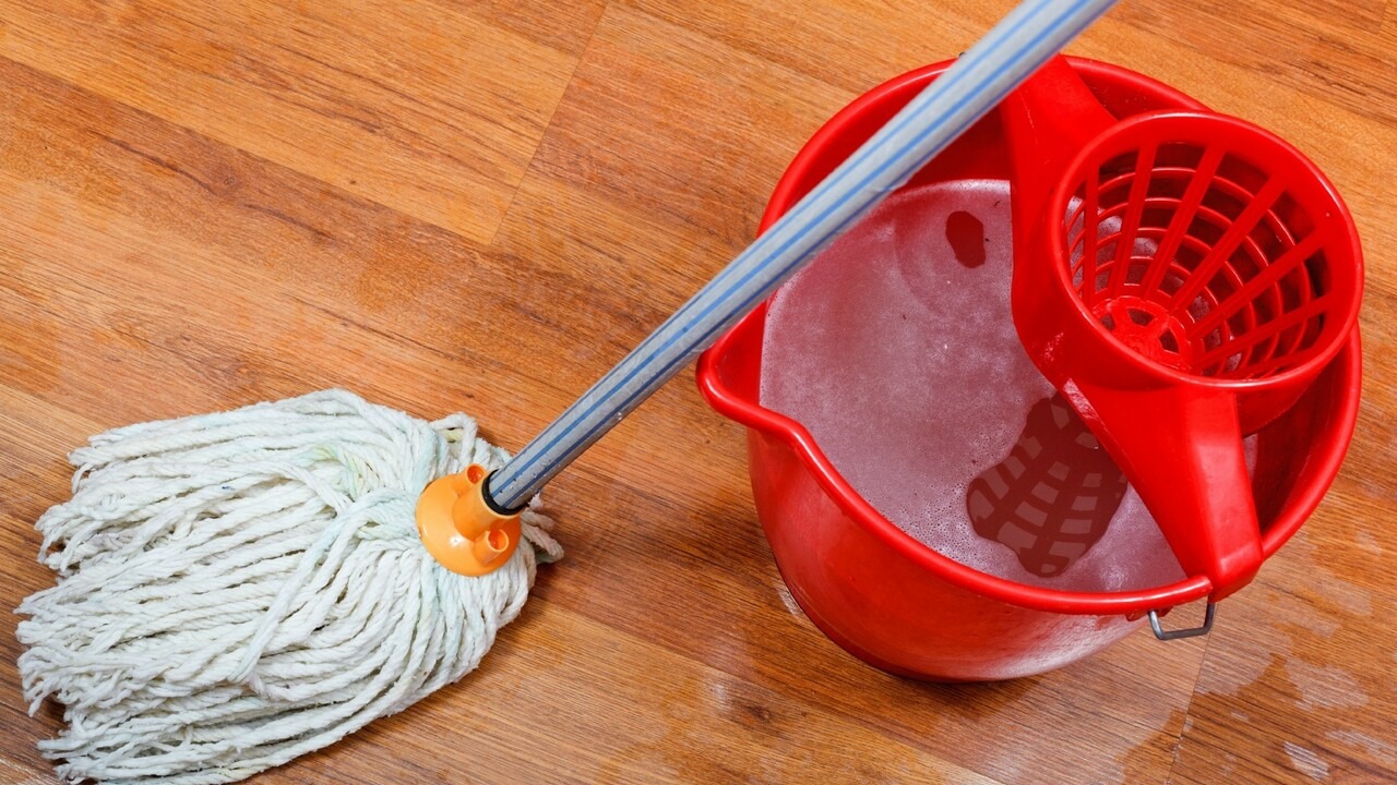 Sjajni drveni podovi bez tragova čišćenja