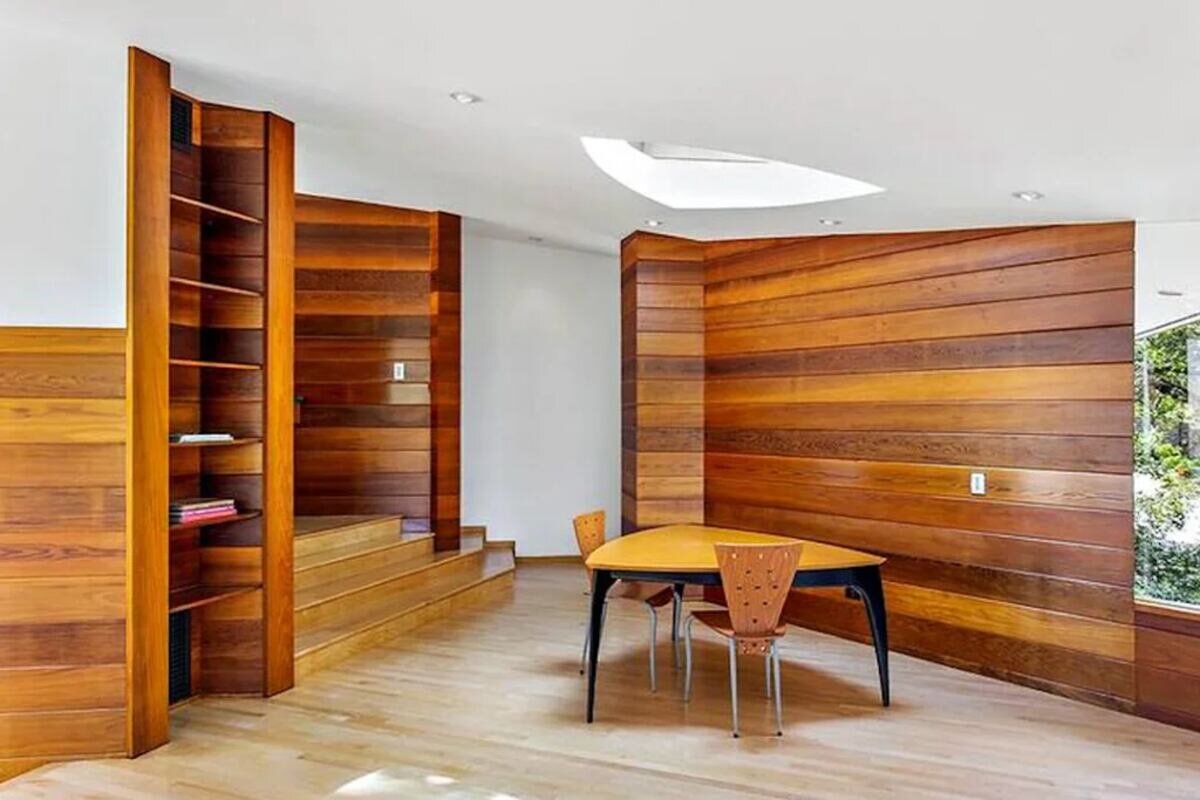 Pogled na vilu Dua Lipa okruženu prirodom