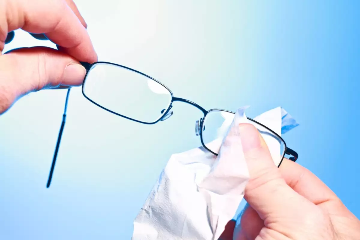 Pravilno čišćenje naočara krpicom od mikrovlakana
