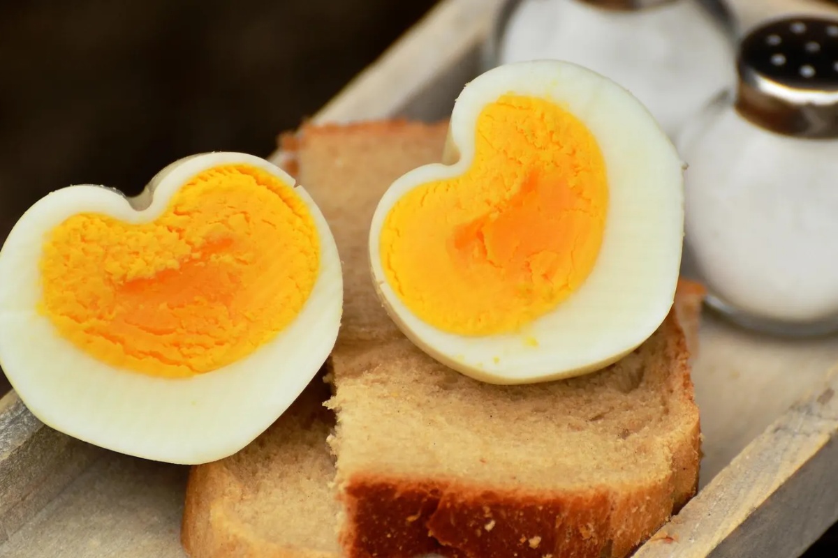 Jaja se više ne kuvaju u vodi: ovo je novi i praktičan metod da uvek budu savršena