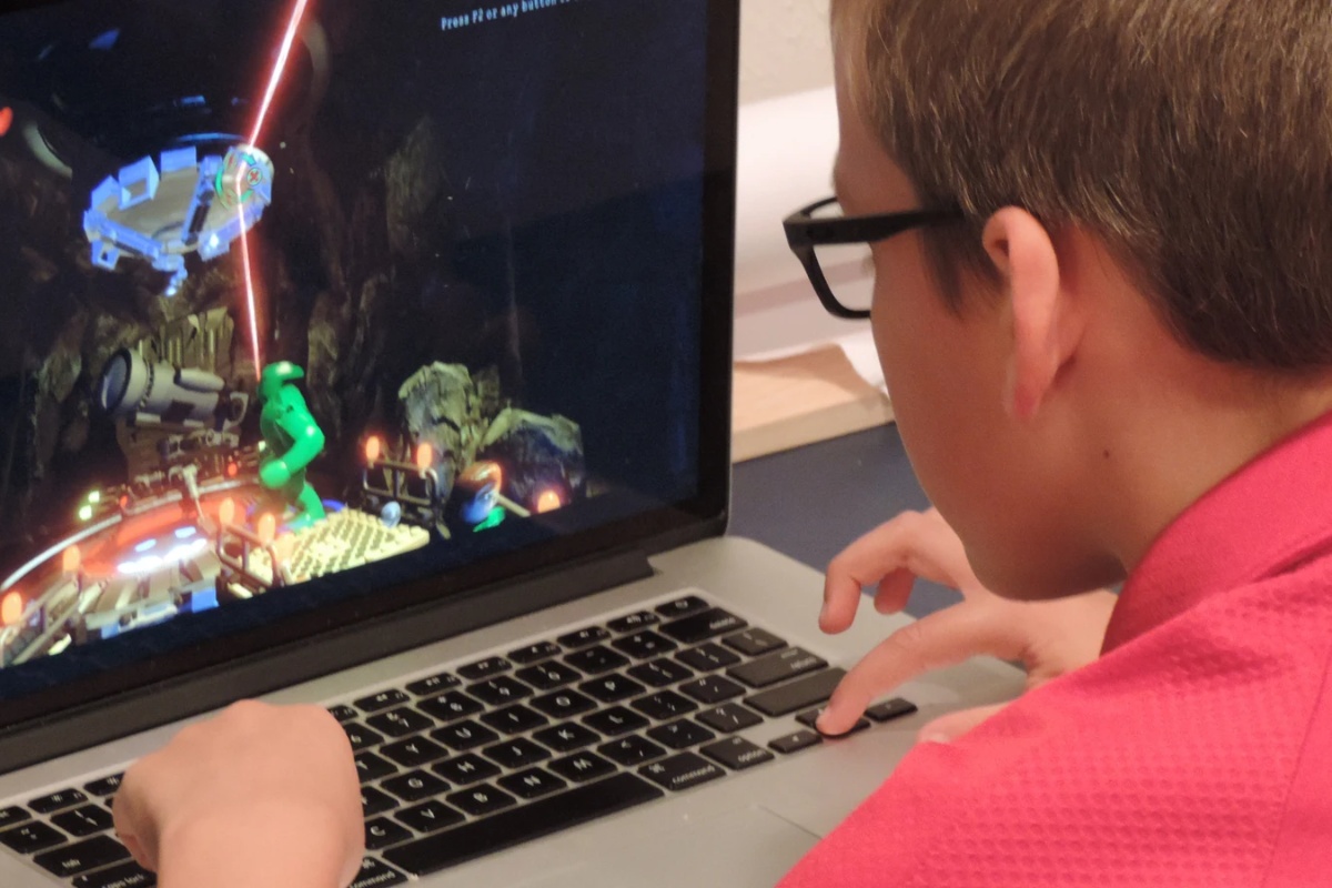 Igranje video igara više od 10 sati nedeljno loše je za san i telesnu težinu mladih