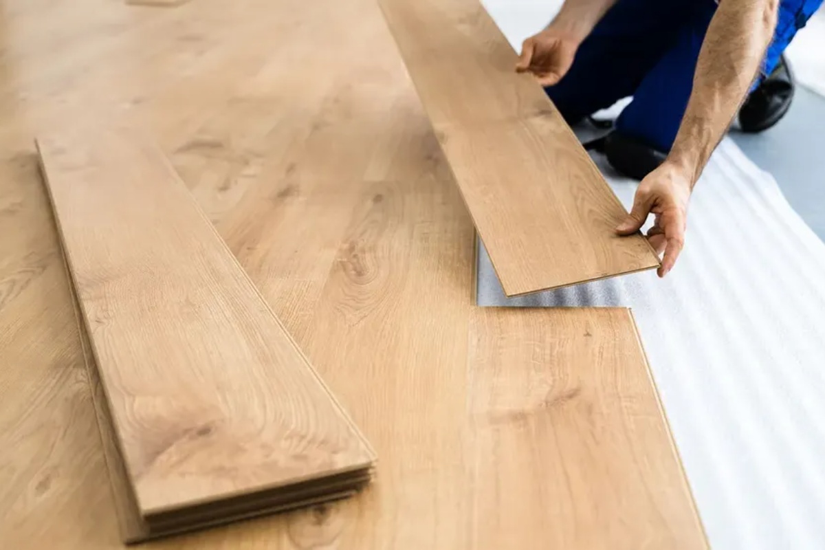 Plutajući podovi više nisu opcija: Elegantan i ekonomičan pod koji je postao apsolutni hit