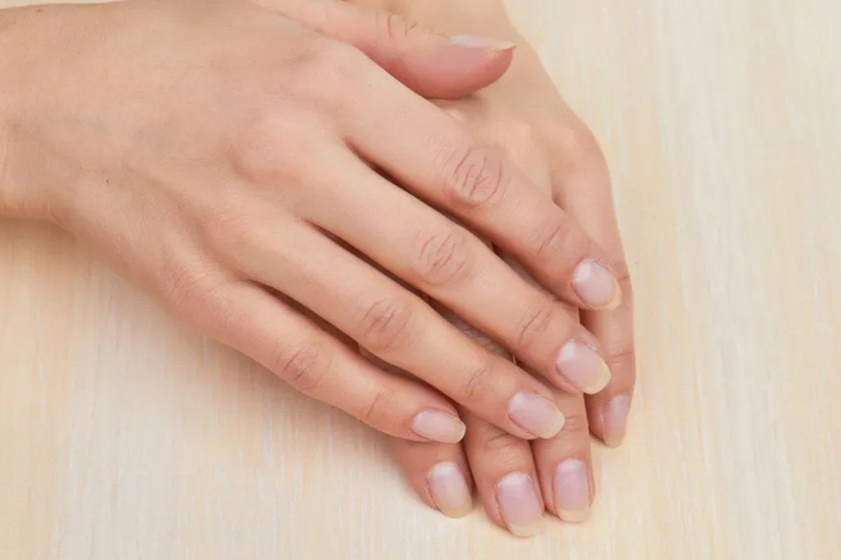 Zbogom dugim noktima: Minimalistički trend koji će zavladati 2026. uz neočekivanu boju