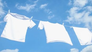 Zašto stavljanje soka od limuna u veš mašinu vraća sjaj vašoj beloj odeći