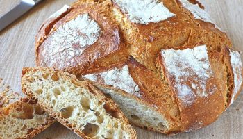 Domaći hleb bez mešenja: ostaje vazdušast i pravi se od samo 4 sastojka