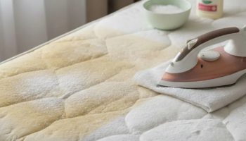 Trik sa peglom koji vraća belinu dušeku i pomaže u uklanjanju prljavštine