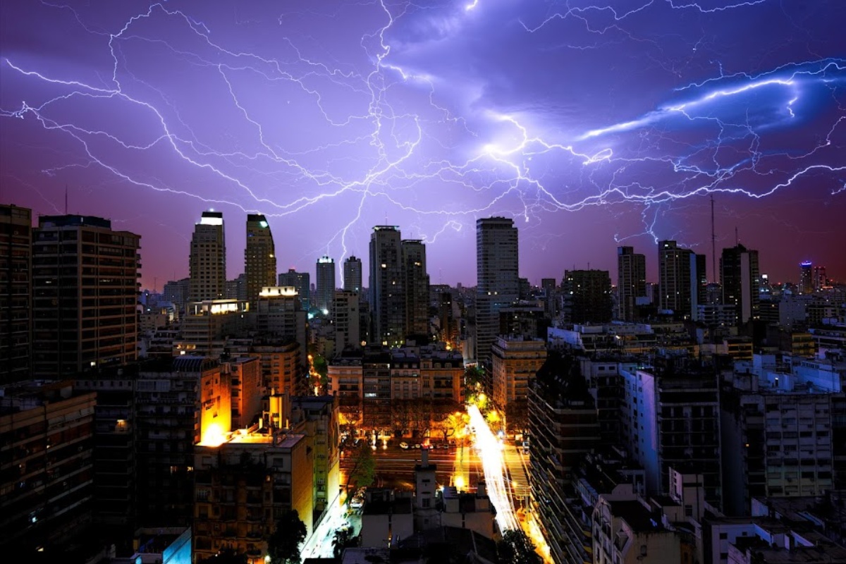 Ni mikrotalasna ni lampe: Uređaj koji morate brzo isključiti kod kuće ako je oluja