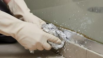 Upotreba aluminijumske folije u vođicama tuš kabine: zašto se preporučuje i čemu služi