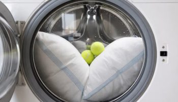 Stavljanje teniske loptice sa jastucima u mašinu za veš: čemu služi i zašto se preporučuje