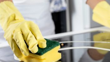 Imate ogrebotine na staklokeramičkoj ploči? Evo kako da ih uklonite u četiri jednostavna koraka