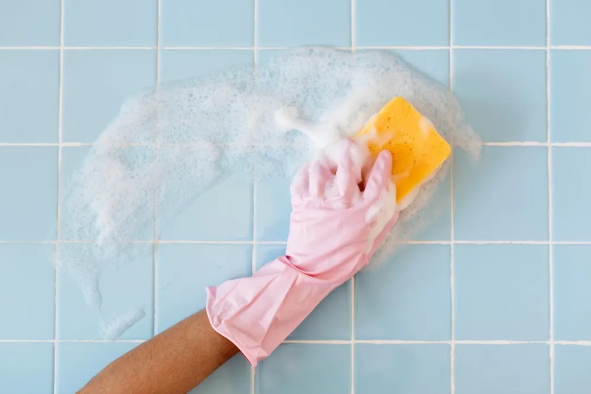 Dve kapi na sunđer za pranje kupatila i uklanjanje mirisa vlage: nije ni sapun ni izbeljivač