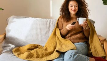 Ako radije birate da ostanete kod kuće umesto da izlazite vikendom, psihologija kaže da imate ove karakteristike