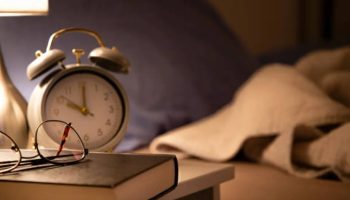 Trend dekoracije spavaće sobe iz 80-ih koji se vraća na velika vrata