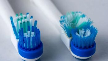 Reciklaža: sačuvajte stare četkice za zube i pretvorite ih u neverovatan ukras za vaš dom