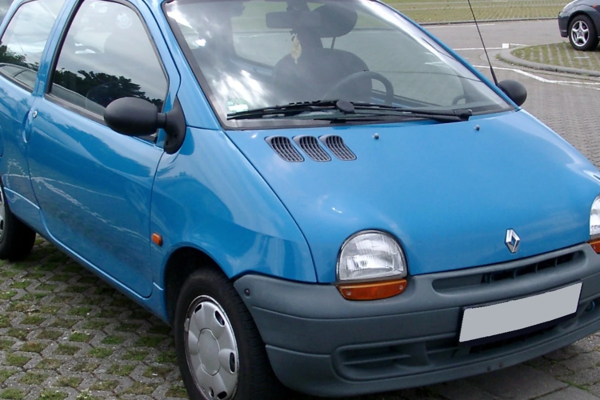 Uhvatili ženu u Francuskoj kako vozi 168 kilometara na sat i policajci su u šoku: nikada nisu videli taj auto pri toj brzini