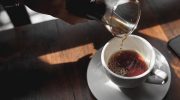 Razlika između obične i bezkofeinske kafe: Koja je zdravija?