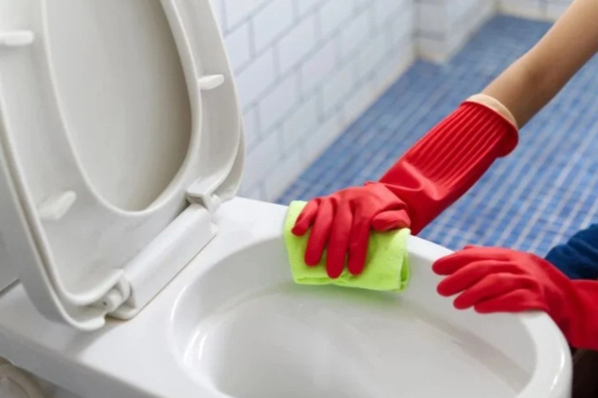 Kako oprati toalet: trik koji će pomoći da ga očistite od naslaga