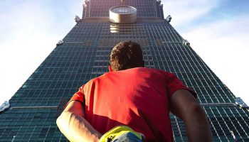 Američki alpinista Honold osvojio 500 metara visok neboder Taipei 101 bez osiguranja: događaj se prenosio uživo na Netflixu (VIDEO)