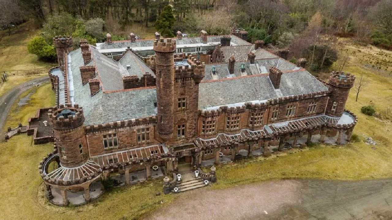 Pogled na dvorac Kinloch i okolno područje