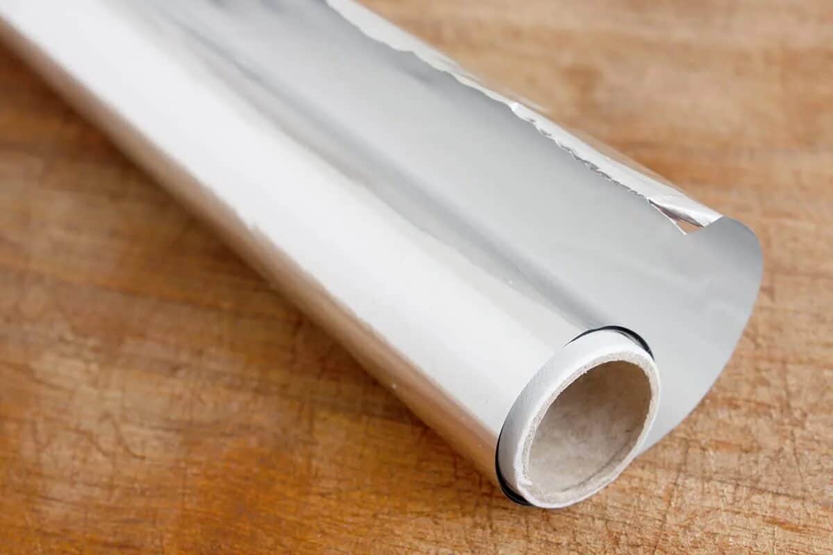 Postupak čišćenja šina prozora