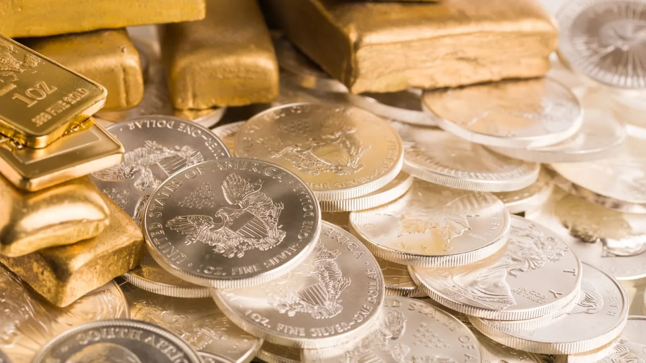 Comparație între aur și argint: ce metal prețios să alegi?