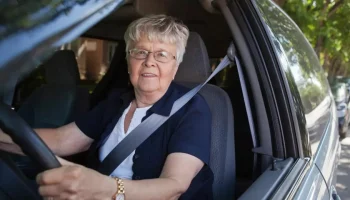 Spuneți adio permiselor de conducere pentru persoanele cu vârsta peste 65 de ani: acestea nu vor putea să-și reînnoiască permisele de conducere dacă nu îndeplinesc această cerință.