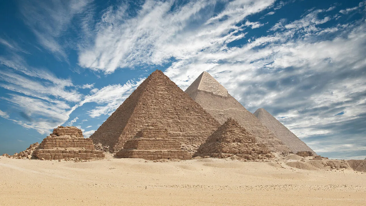 Unutrašnja struktura i kanali stepenaste piramide