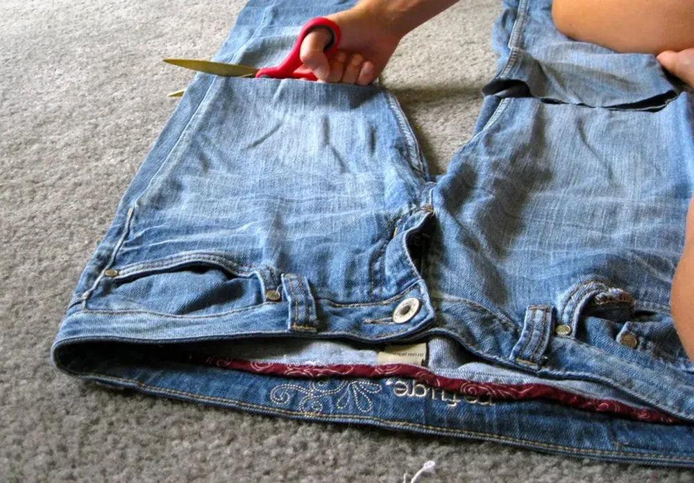 Što učiniti s poderanim trapericama: 3 jednostavna načina ponovne uporabe bez šivanja detail 1