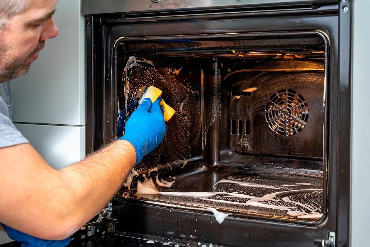 Kako pravilno očistiti staklena vrata pećnice, prema stručnjacima detail 1