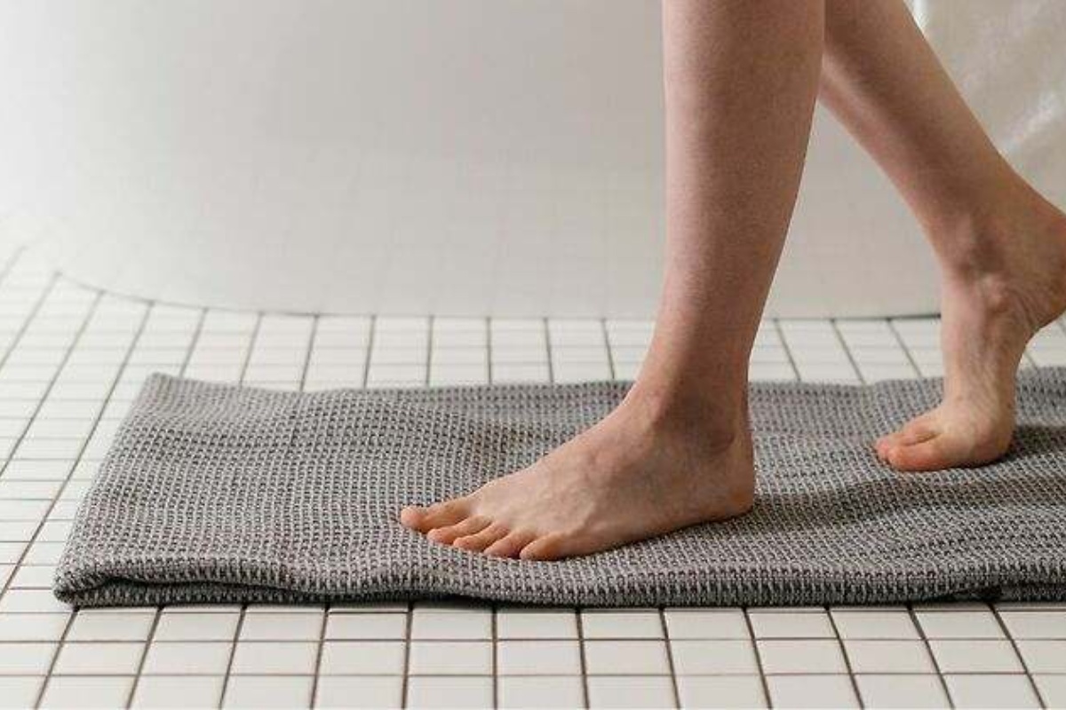 Kako izgleda novi trend kupaonskih tepiha koji ostavlja klasične tkanine iza sebe: higijenskiji je i praktičniji – image 1