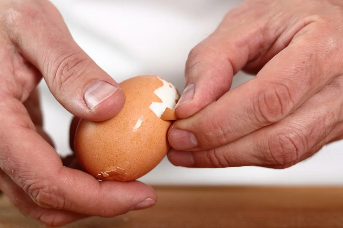 Malo ko zna: zašto se kuvano jaje može polomiti kada mu skidate ljusku – image 1