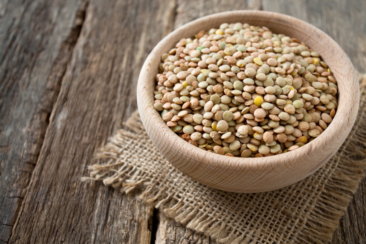 Stavljanje staklene tegle sa sočivom pored vrata: zašto se to preporučuje – image 1