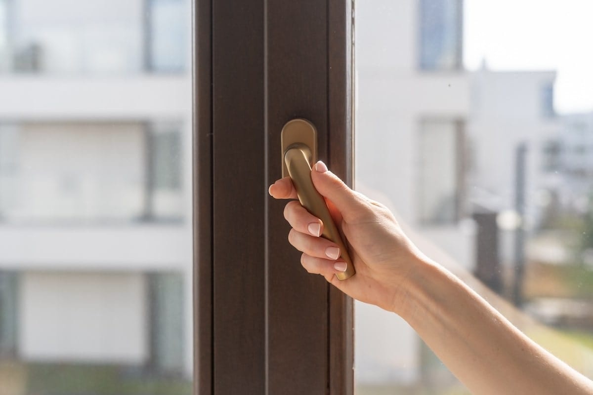 Prozori iz 80-ih se vraćaju: Dizajn koji osvaja Srbiju svojom elegancijom i udobnošću – image 1