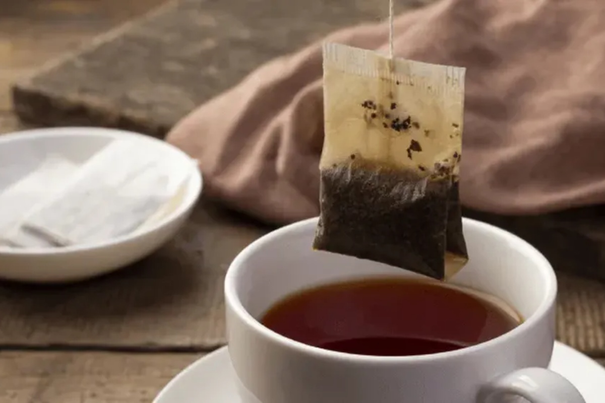 Ne bacajte crni čaj, imate pravo blago: kako ga iskoristiti da prozori u vašem domu zablistaju kao novi – image 1