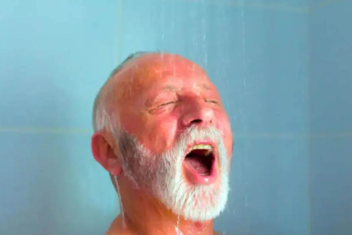 Posle 65. godine, ne tuširajte se ni svakog dana ni jednom nedeljno: učestalost koja povećava vitalnost – image 1