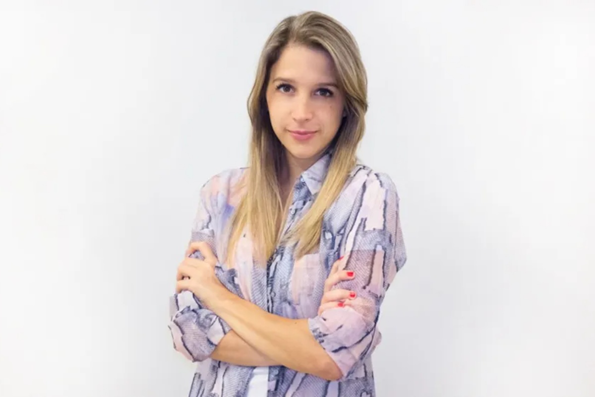 Šta znači kada prekrstite ruke dok slušate, prema psihologiji – image 1