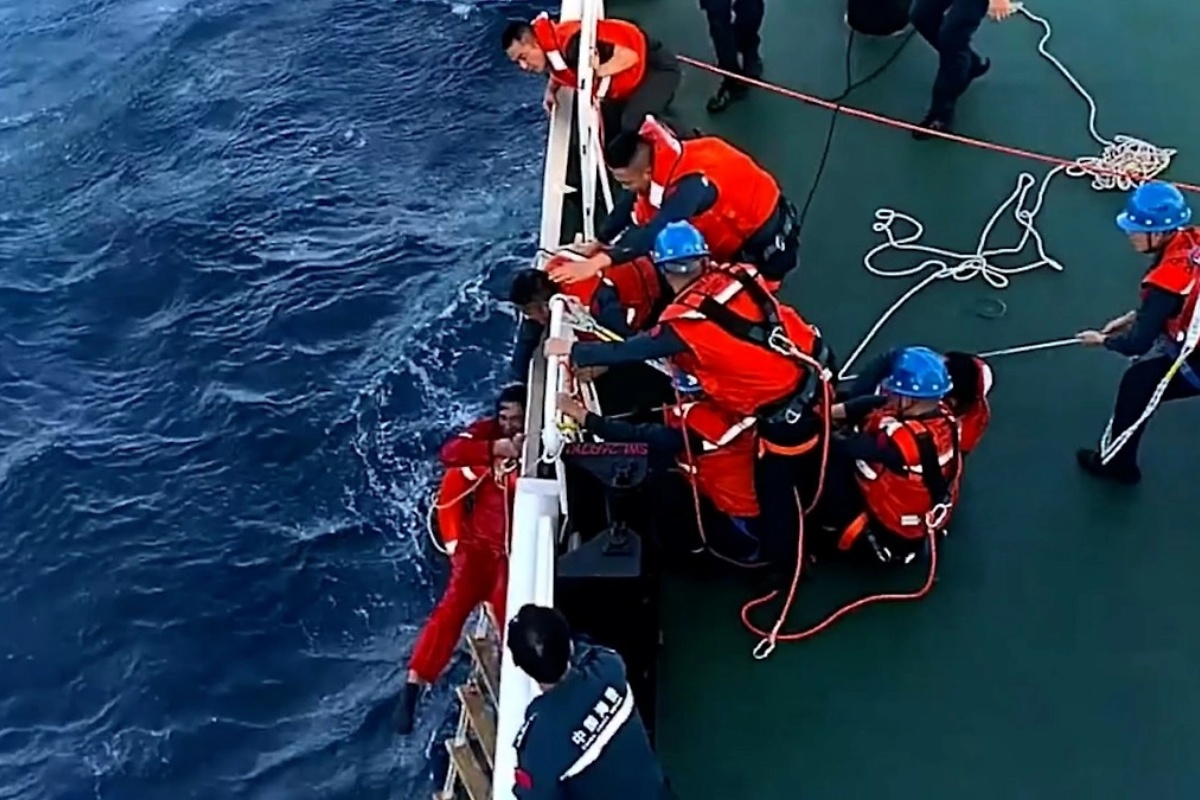 U blizini obala Filipina potonuo trajekt sa 332 putnika i 27 članova posade: ima prvih žrtava – image 1