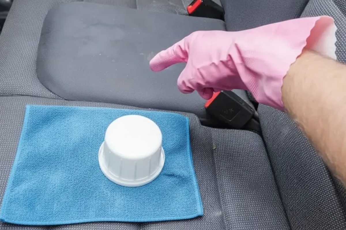 Kako ukloniti prljavštinu s automobilskih sjedala učinkovitom metodom i jednostavnim sastojcima detail 2